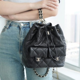 팬더샵 샤넬 카프스킨 투포켓 드로우스트링 버킷 백팩 블랙 금장