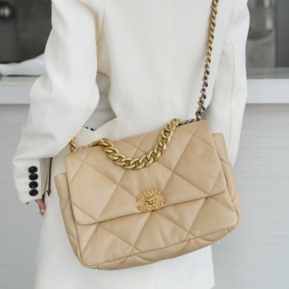 팬더샵 샤넬 19 미디움 핸드백 램스킨 & 골드 메탈 베이지