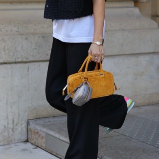 미우 미우 아르카디 패디드 스웨이드 탑 핸들 백 위스키