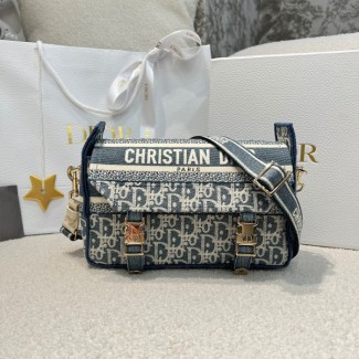 디올 캠프 스몰 백 블루 오블리크 샴브레이 이펙트 자수 EM1241OEEO M49E