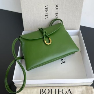 보테가베네타 리베르타 레더 숄더백 그린 806030