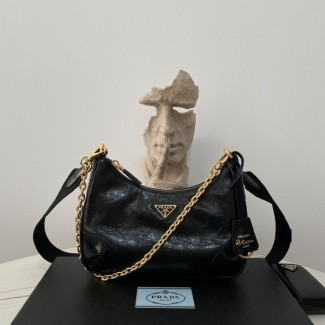 프라다 리에디션 2005 레더 백 블랙