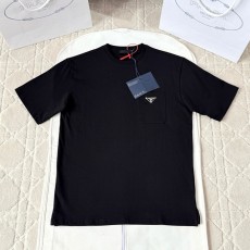 프라다 삼각 로고 포켓 반팔 티셔츠 블랙