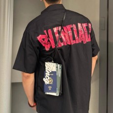 발렌시아가 레드 테이프 타입 라지 핏 숏슬리브 셔츠 블랙